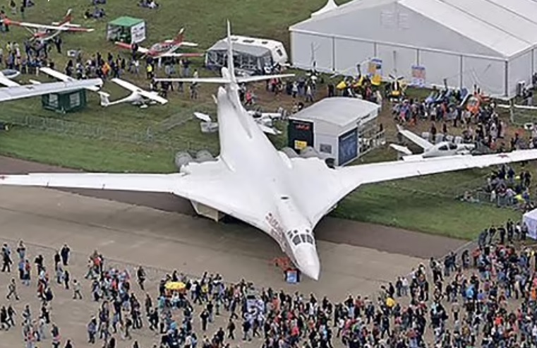 ரஷ்ய அணுகுண்டு தளம் மீது உக்ரைன் ட்ரோன் தாக்குதல் TU- 160 விமானம் பற்றி எரிந்தது !