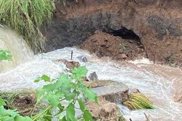 மன்னாரில்  அனர்த்தத்திலிருந்து காப்பாற்றப்பட்ட கிராமம்!